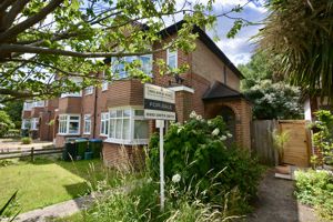 Warwick Road, Thames Ditton- click for photo gallery